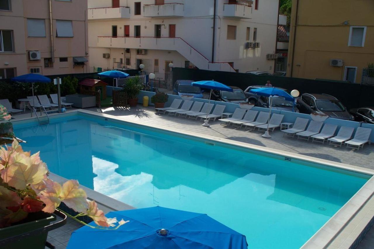 Hotel Portofino Lido di Jesolo Esterno foto